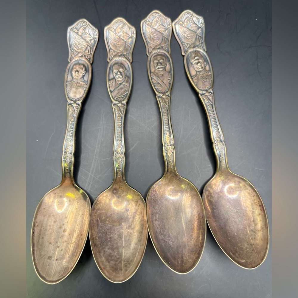 WM Rogers‎ & Son - Vintage Decorative Spoon, Set of 4
